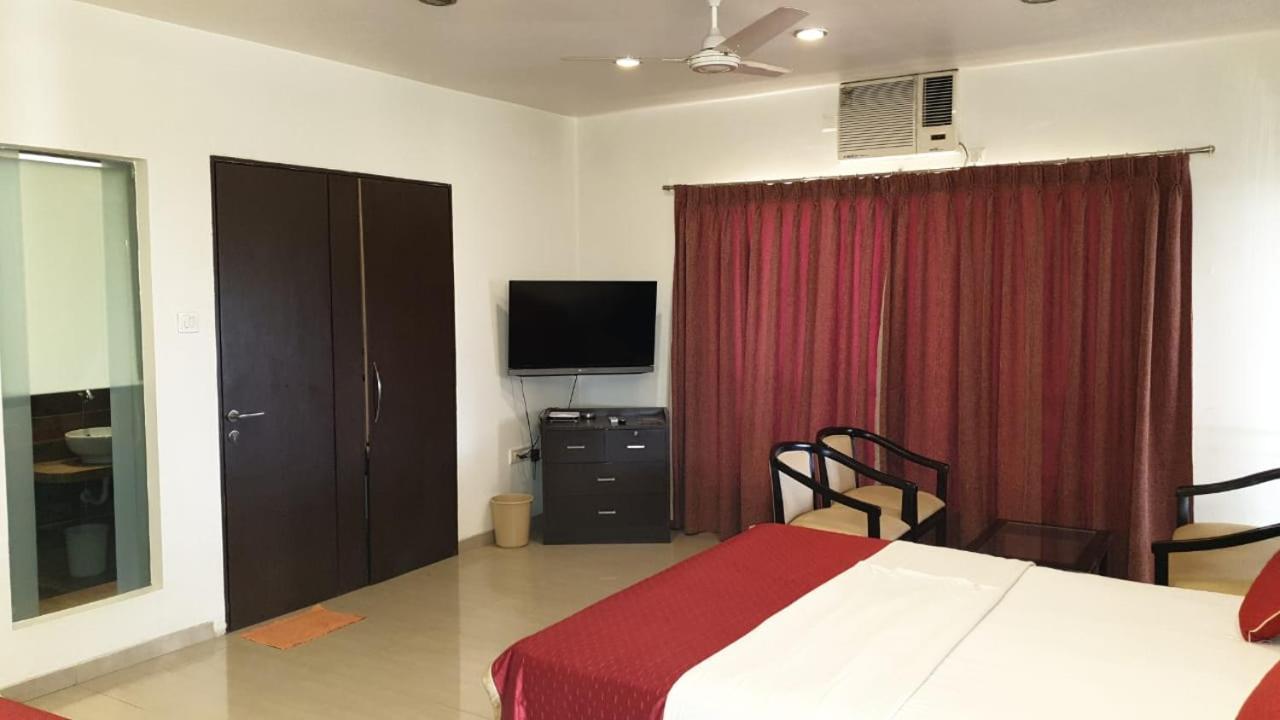 Resort Silver Hills Lonavala Esterno foto