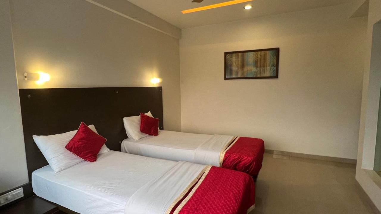 Resort Silver Hills Lonavala Esterno foto