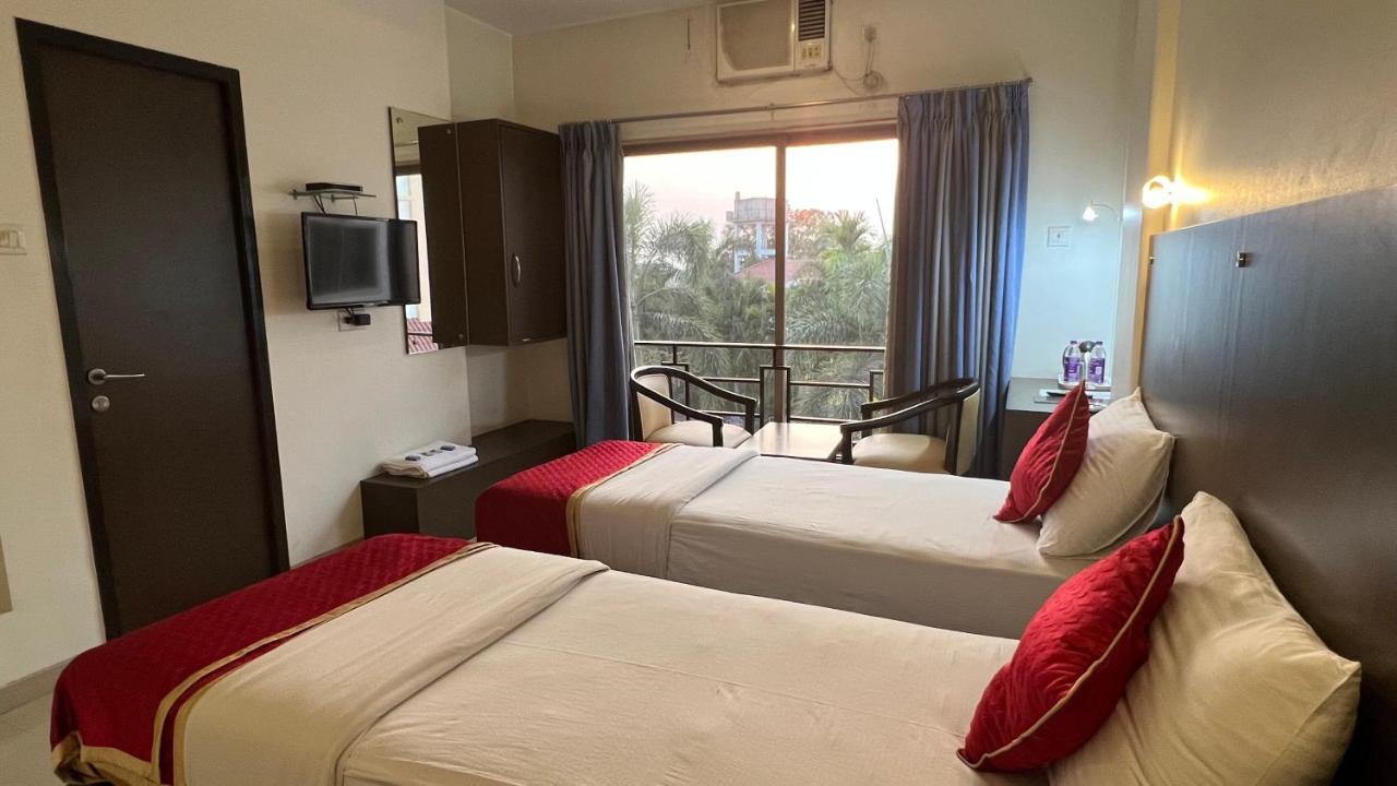Resort Silver Hills Lonavala Esterno foto