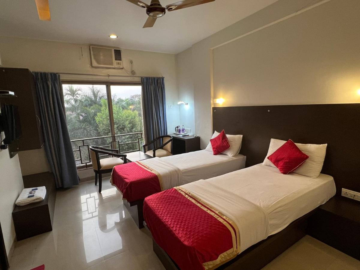 Resort Silver Hills Lonavala Esterno foto