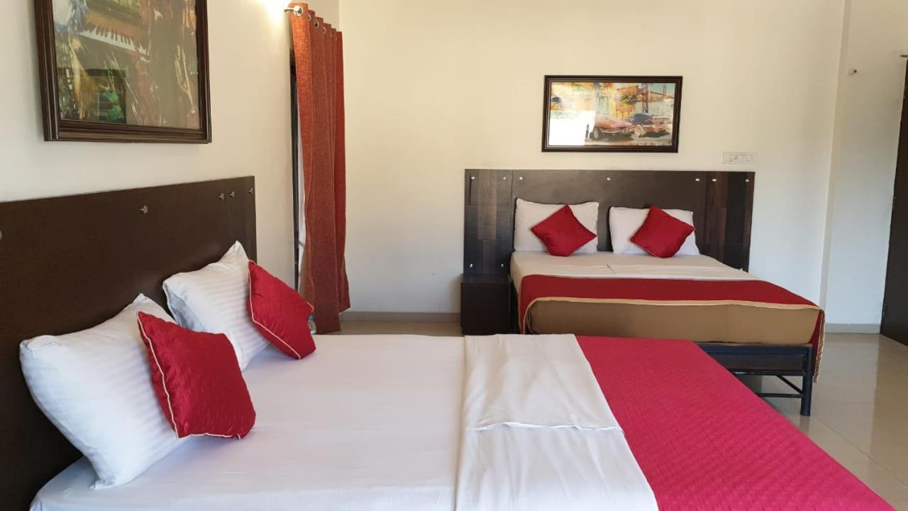 Resort Silver Hills Lonavala Esterno foto