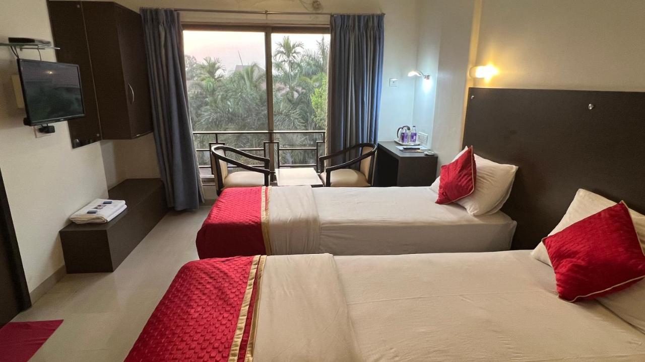 Resort Silver Hills Lonavala Esterno foto