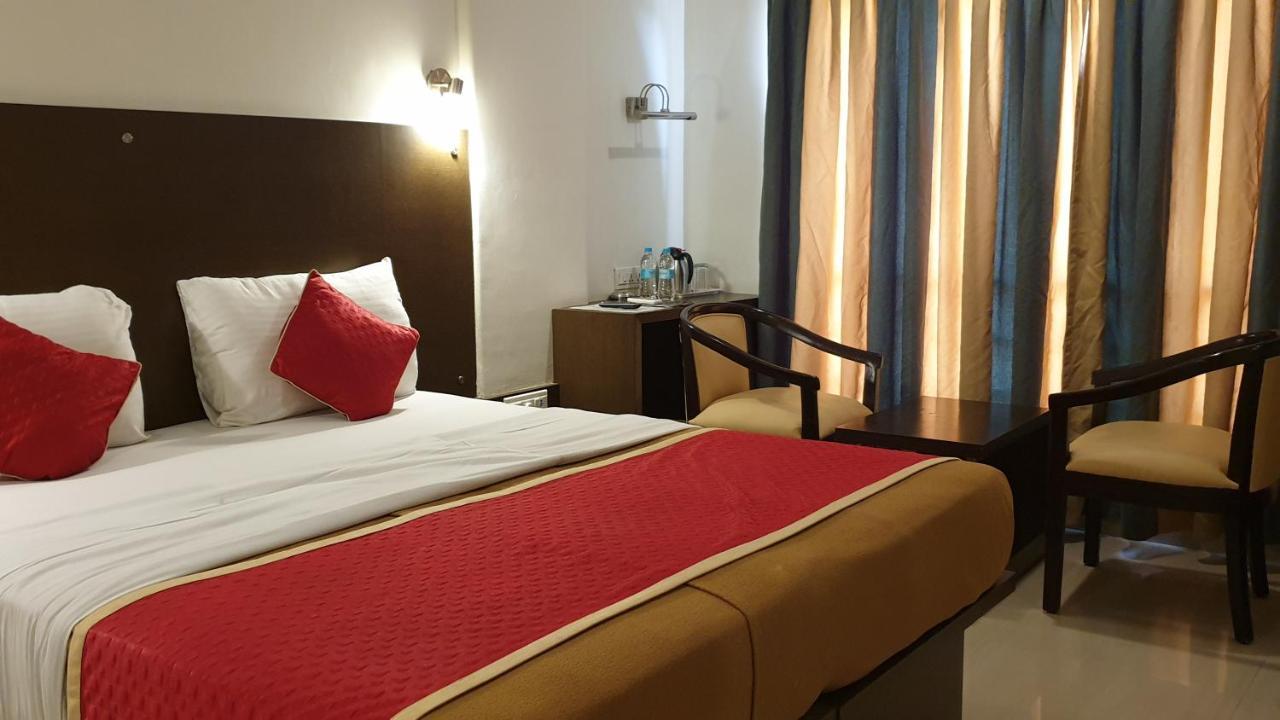 Resort Silver Hills Lonavala Esterno foto