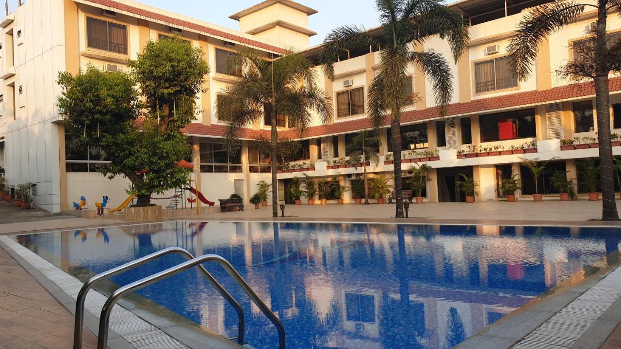 Resort Silver Hills Lonavala Esterno foto