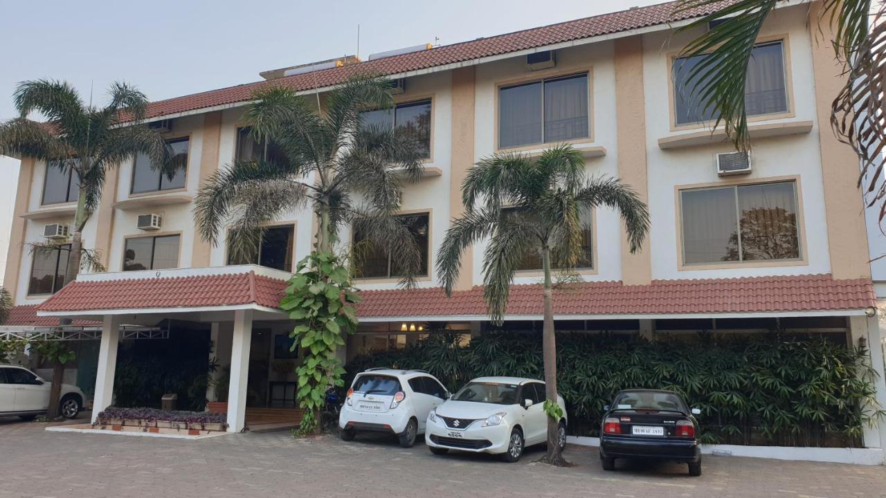 Resort Silver Hills Lonavala Esterno foto