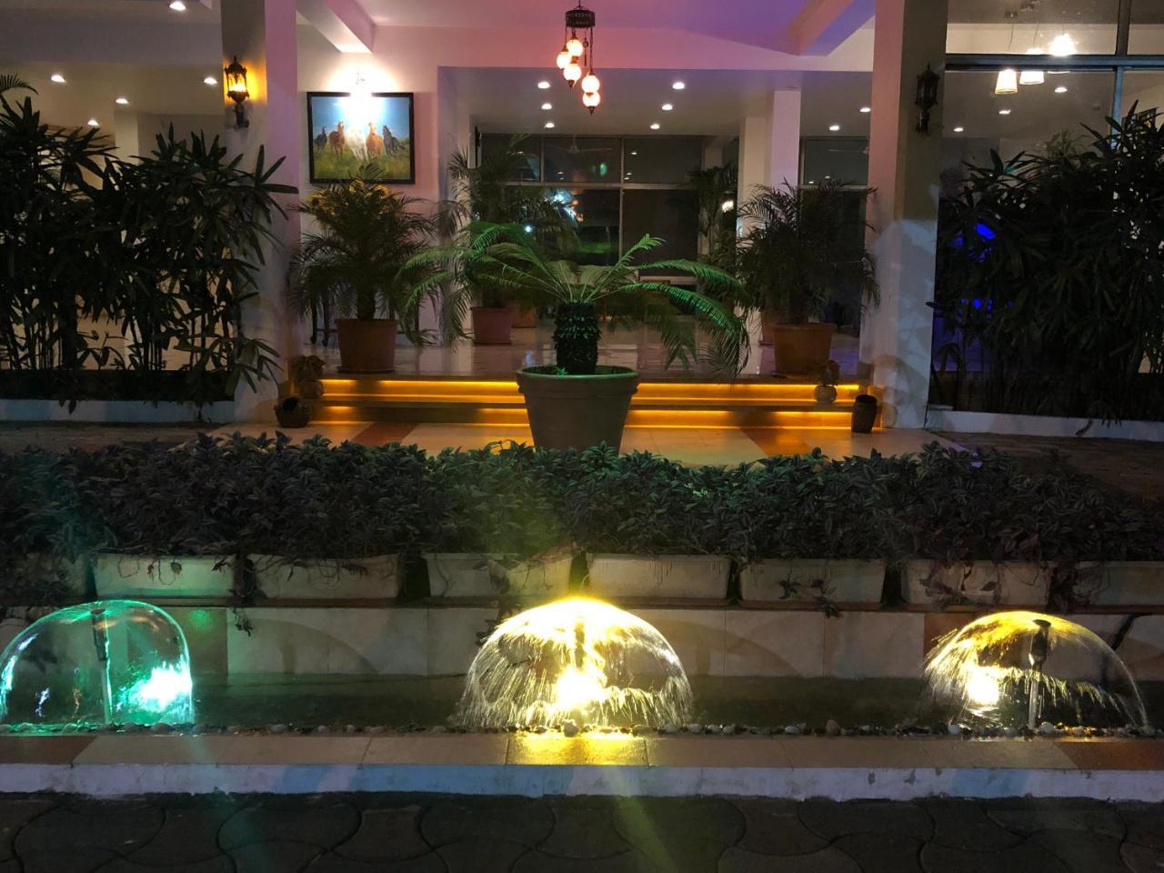 Resort Silver Hills Lonavala Esterno foto