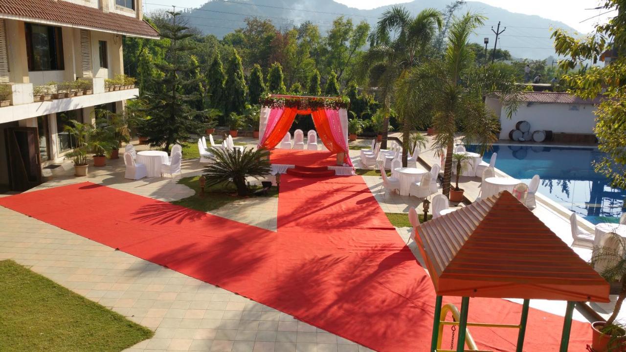 Resort Silver Hills Lonavala Esterno foto