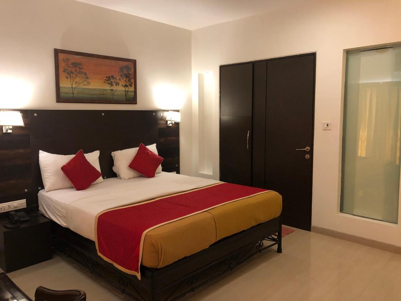 Resort Silver Hills Lonavala Esterno foto