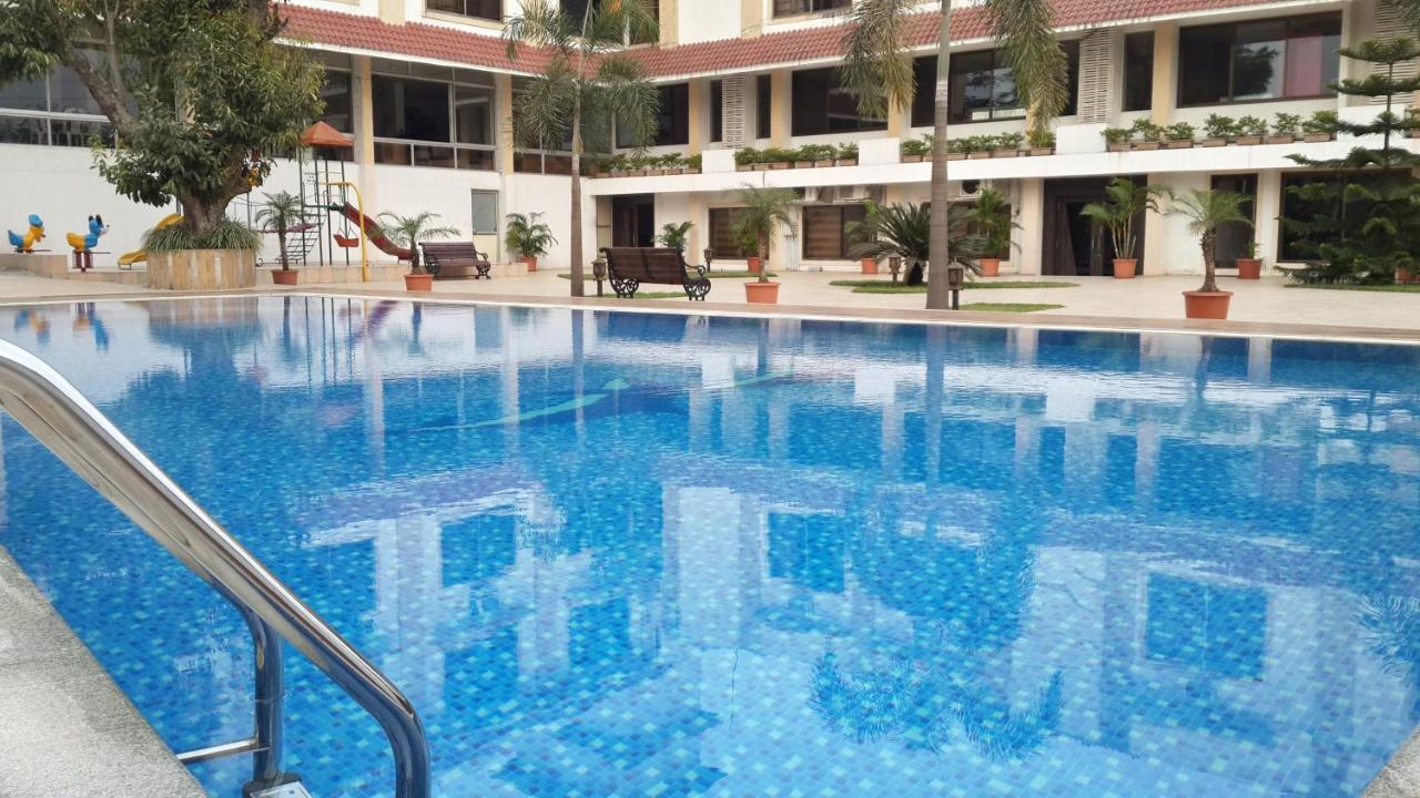Resort Silver Hills Lonavala Esterno foto